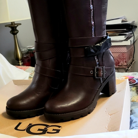 UGG Shoes - Tall leather boots